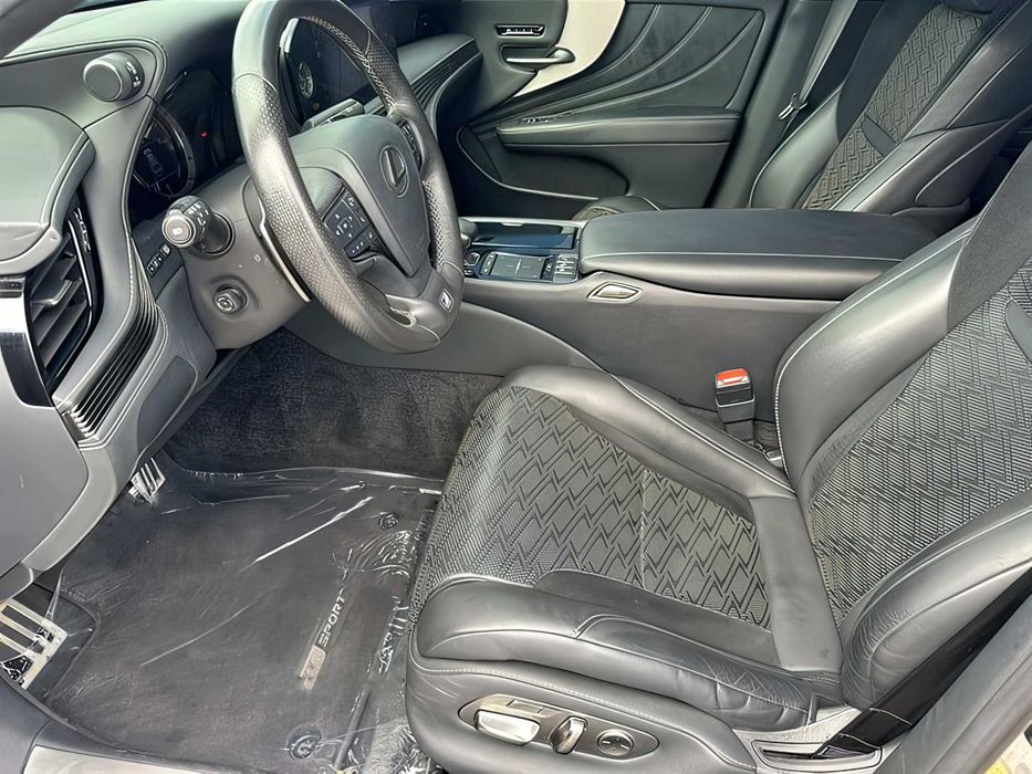 Lexus LS 500      2021