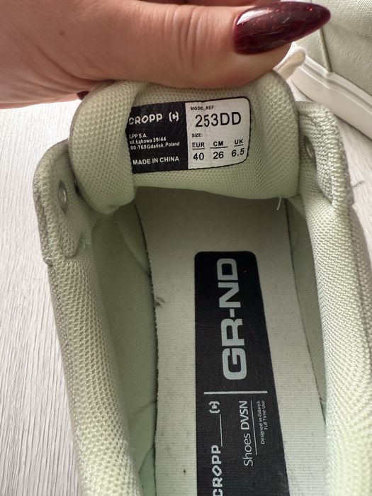 Продам нові кеди 40 розміру