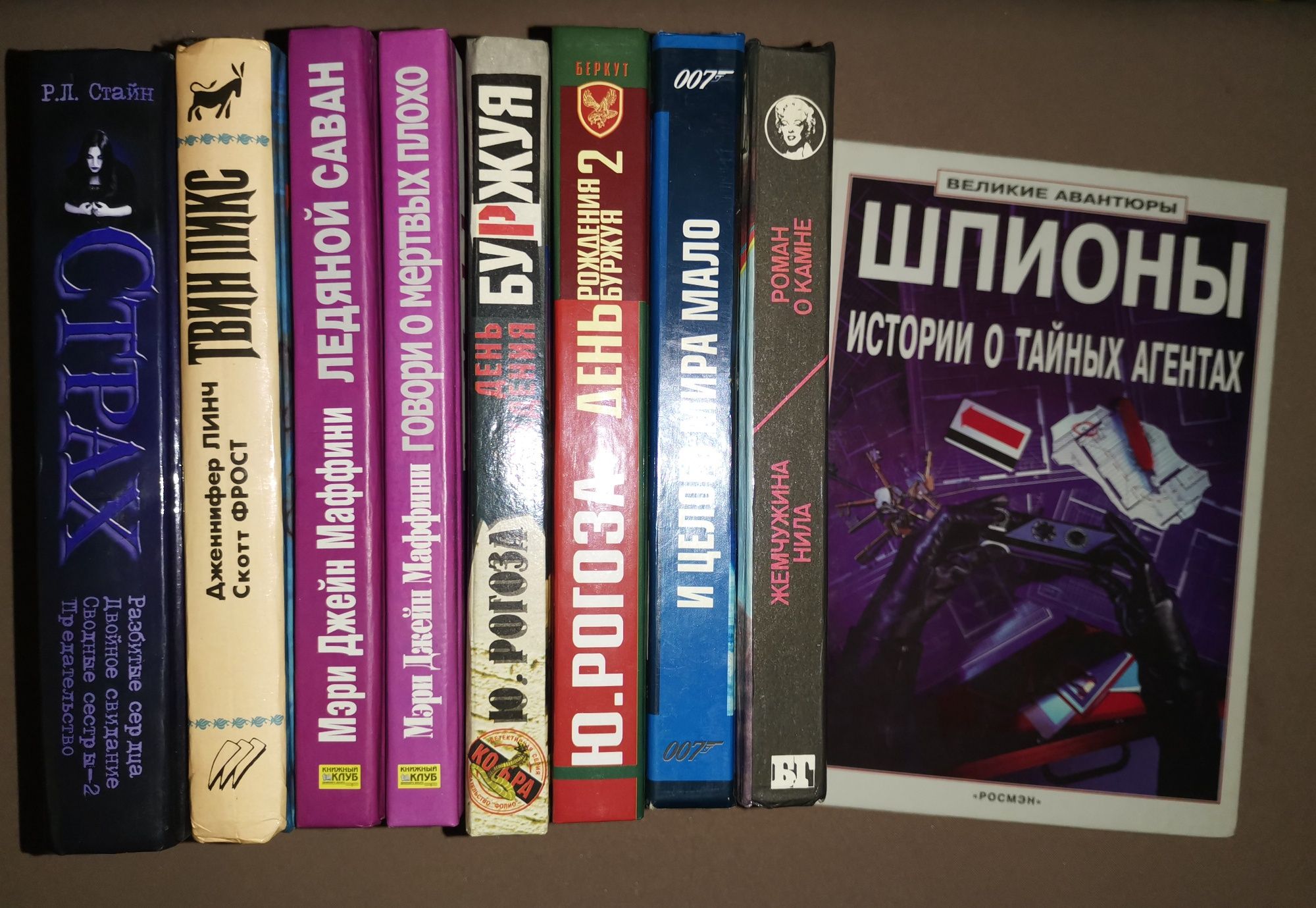 Книги разные : детективы; познавательное...