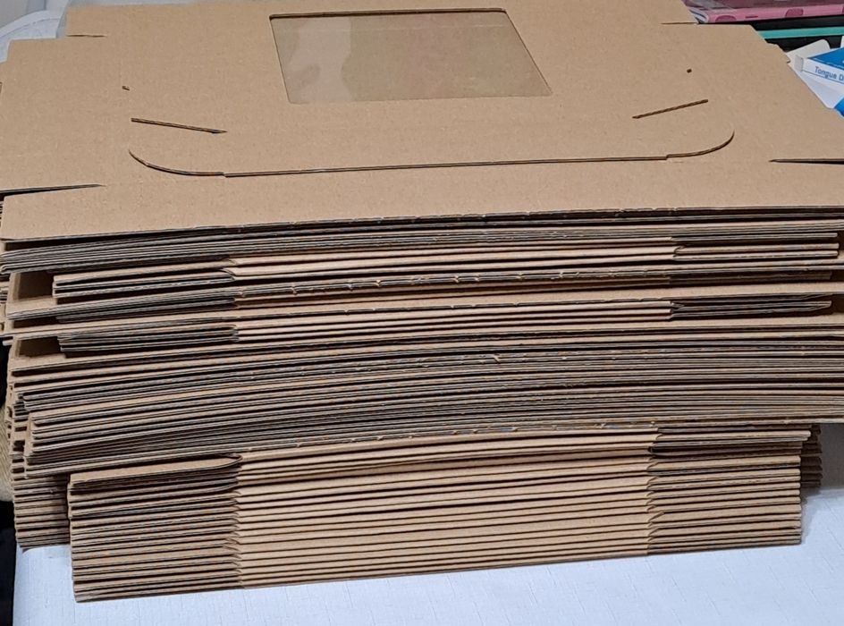 Pudełka fasonowe z okienkiem