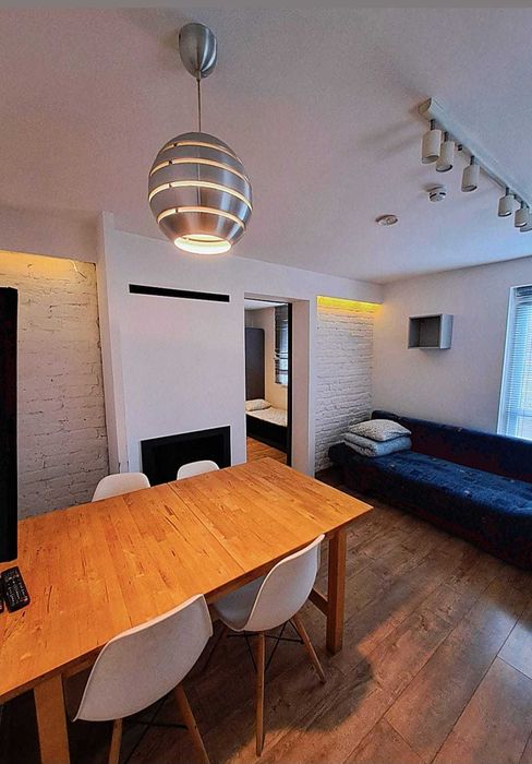 Niezależny dom  kwatery noclegi dla firm plac na sprzęt parking 7 osób