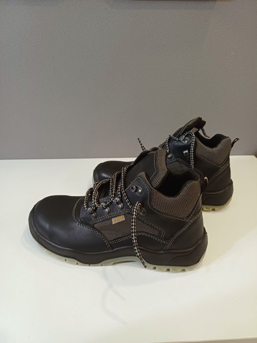 Buty robocze z metalowymi  podnoskami PPO 72 roz.43
