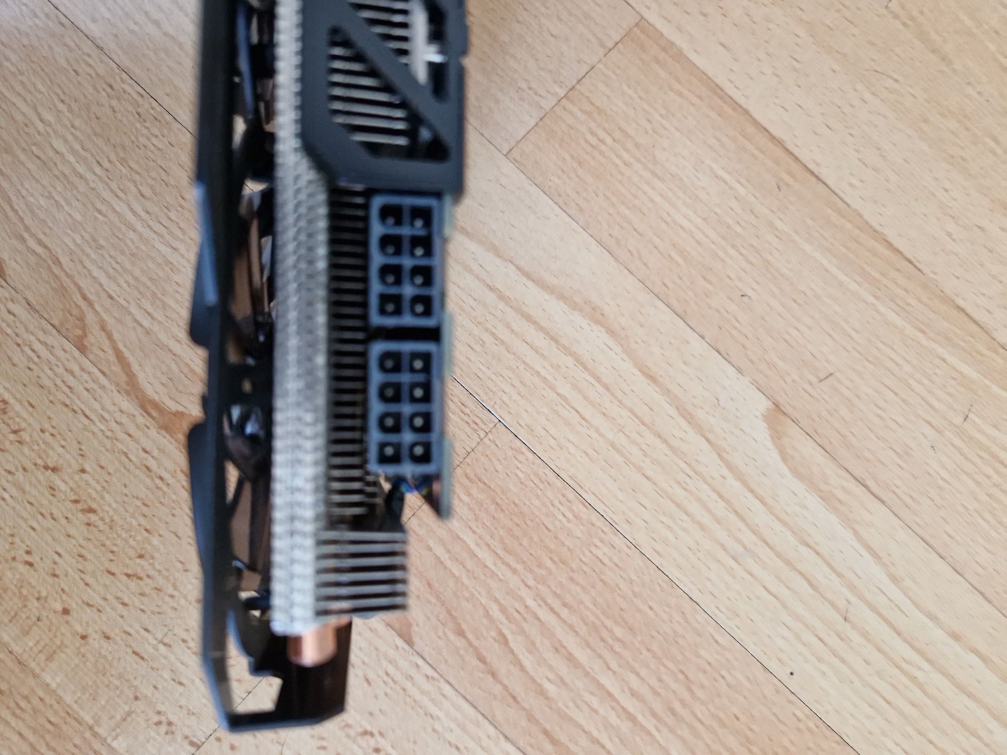 Відеокарта 4gb Стан гарний. Заводська пломба