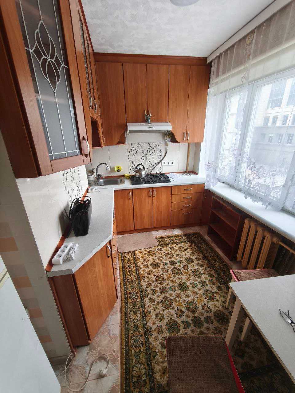 Оренда 2к.кв. М. Арсенальна.  Кловський узвіз.