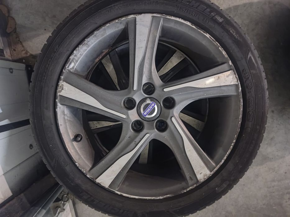 Koła , felgi aluminiowe z oponami Volvo