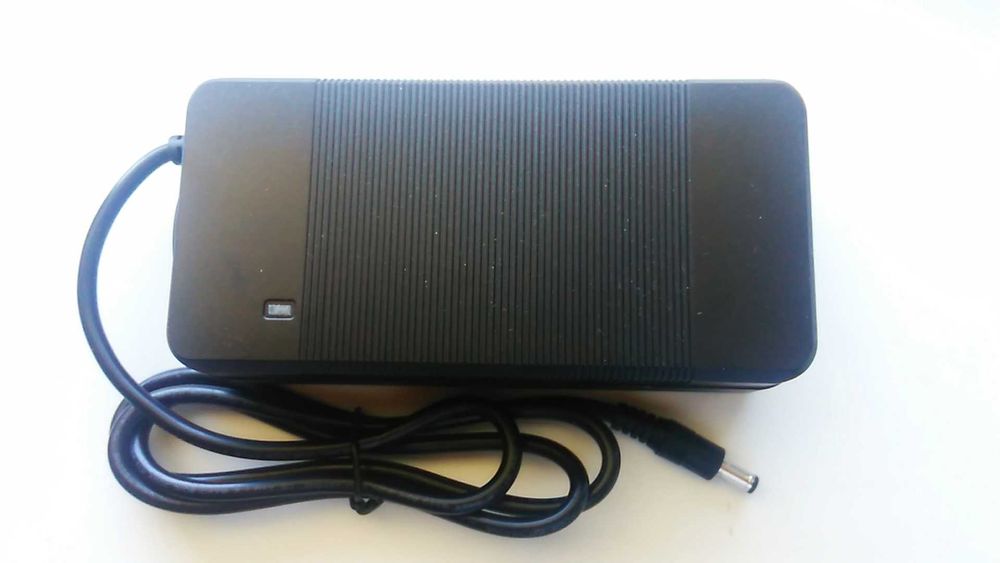 Зарядное 54.6В/3А для LI-ION аккумуляторов 48В для электротранспорта