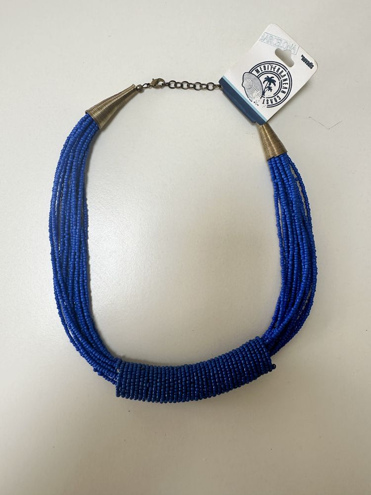 Colar de missangas de cor azul novo