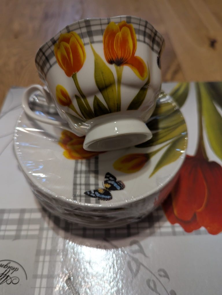 Filiżanki porcelanowe że spodkami AFFEK DESIGN 6 szt.