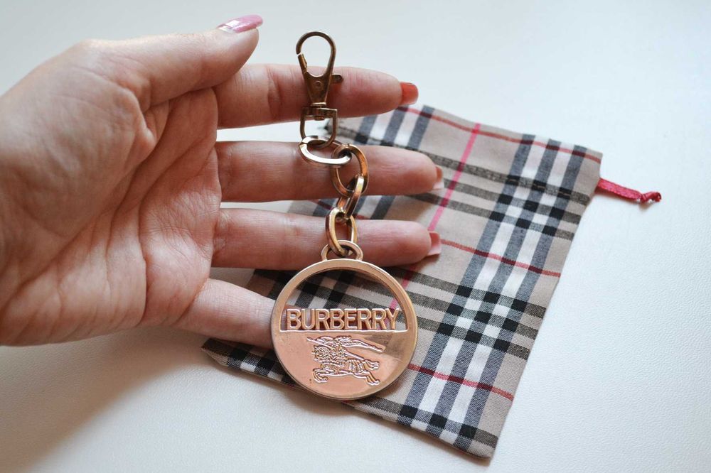 Брелок Burberry для сумки ключей украшение