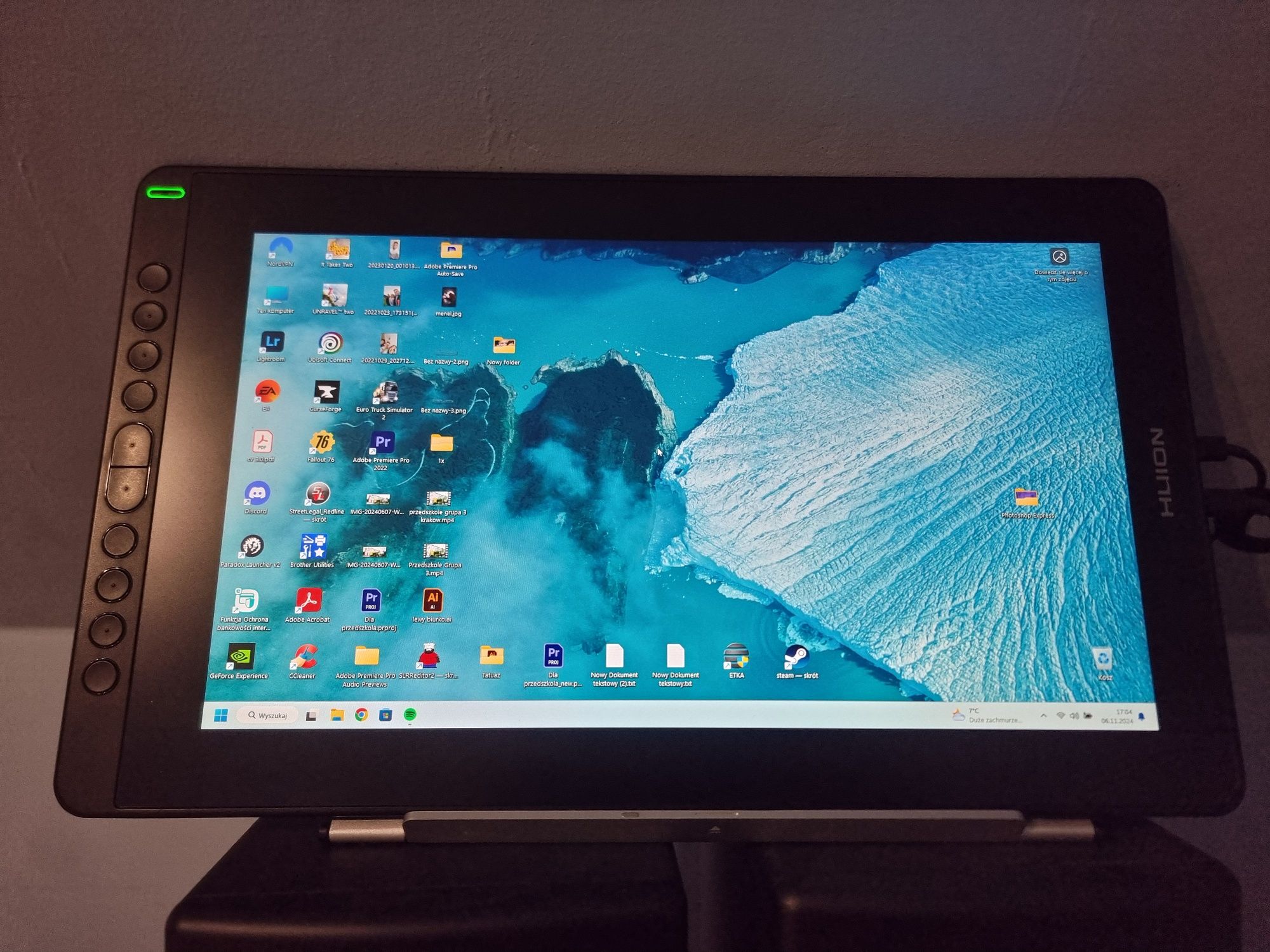 Tablet graficzny Huion Kamvas 16 (2021) gratis podstawka