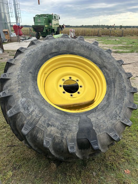 Sprzedam koła John Deer opony 2017r 650/75 R32