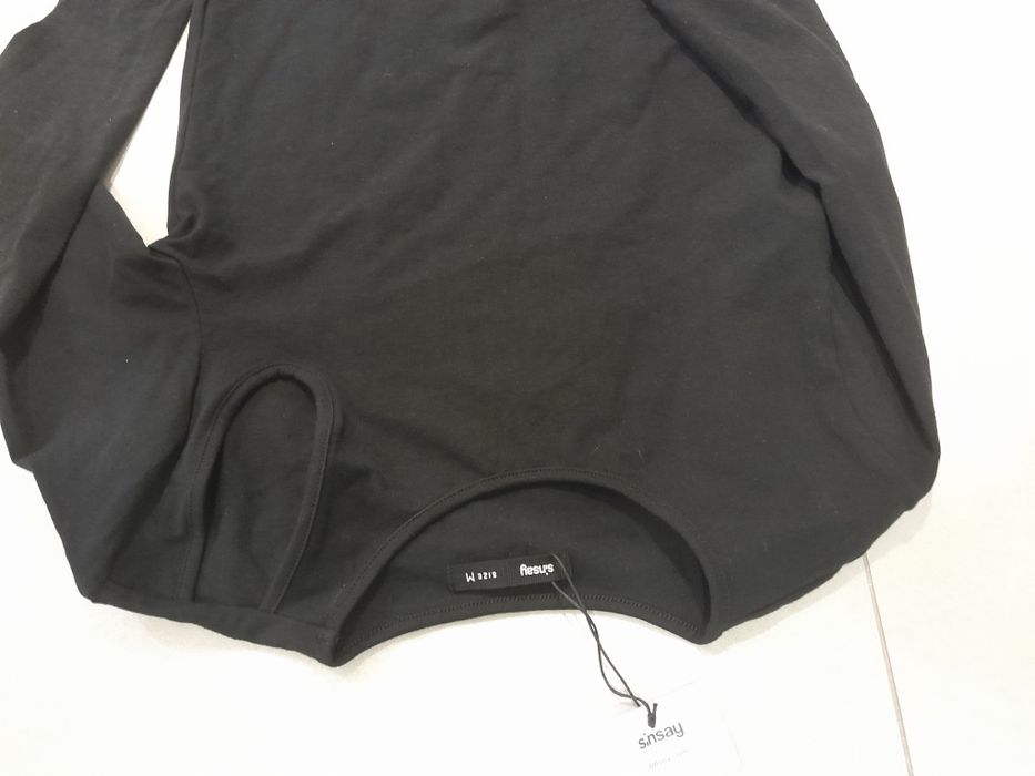 Dopasowana czarna sukienka rozm. M