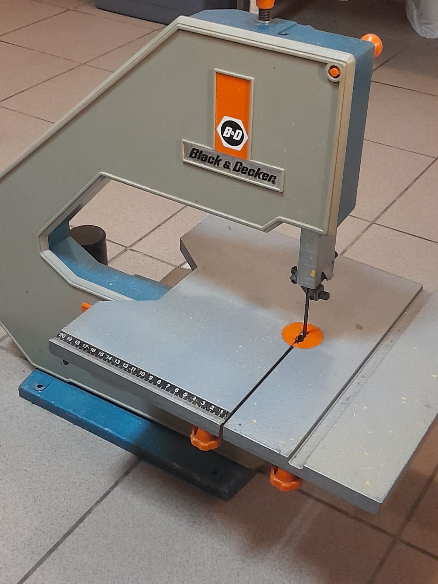Ленточна пила *BleckDecker DN330*