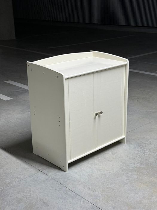 Cómoda branco sujo/beje