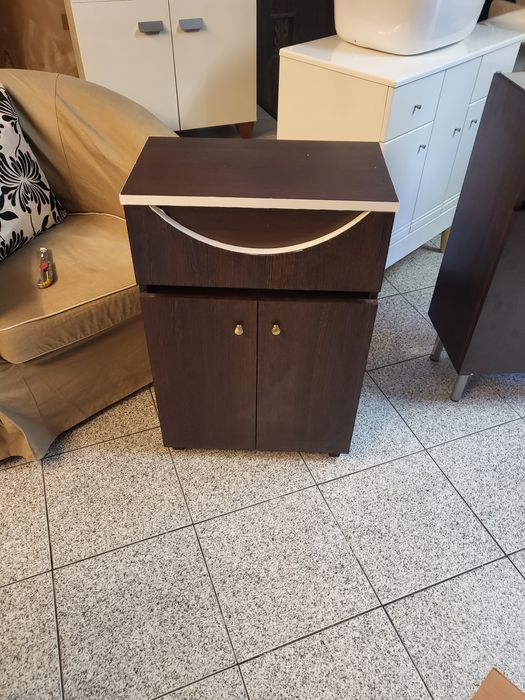 Mobel pequeno de arrumação