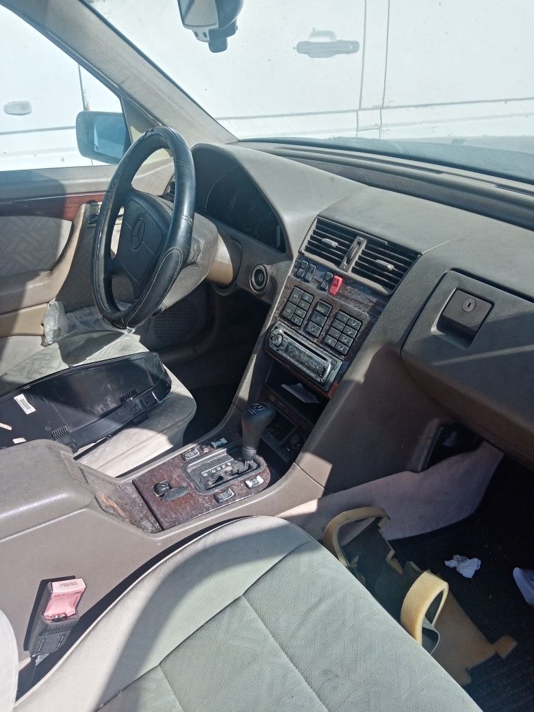 Mercedes c 200d de 1995 com caixa automática avariada