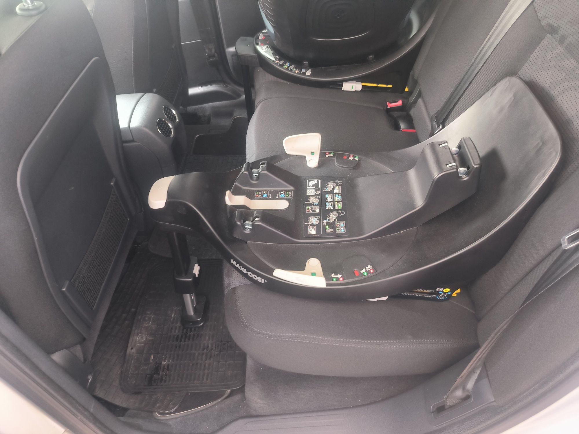 Isofix maxi cosi familyfix 360 com garantia 2 anos