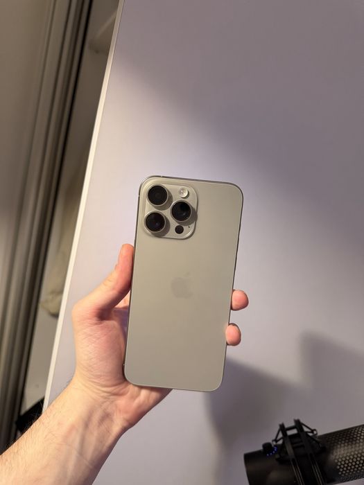 Iphone 15 pro max 256 gb natural titan igla