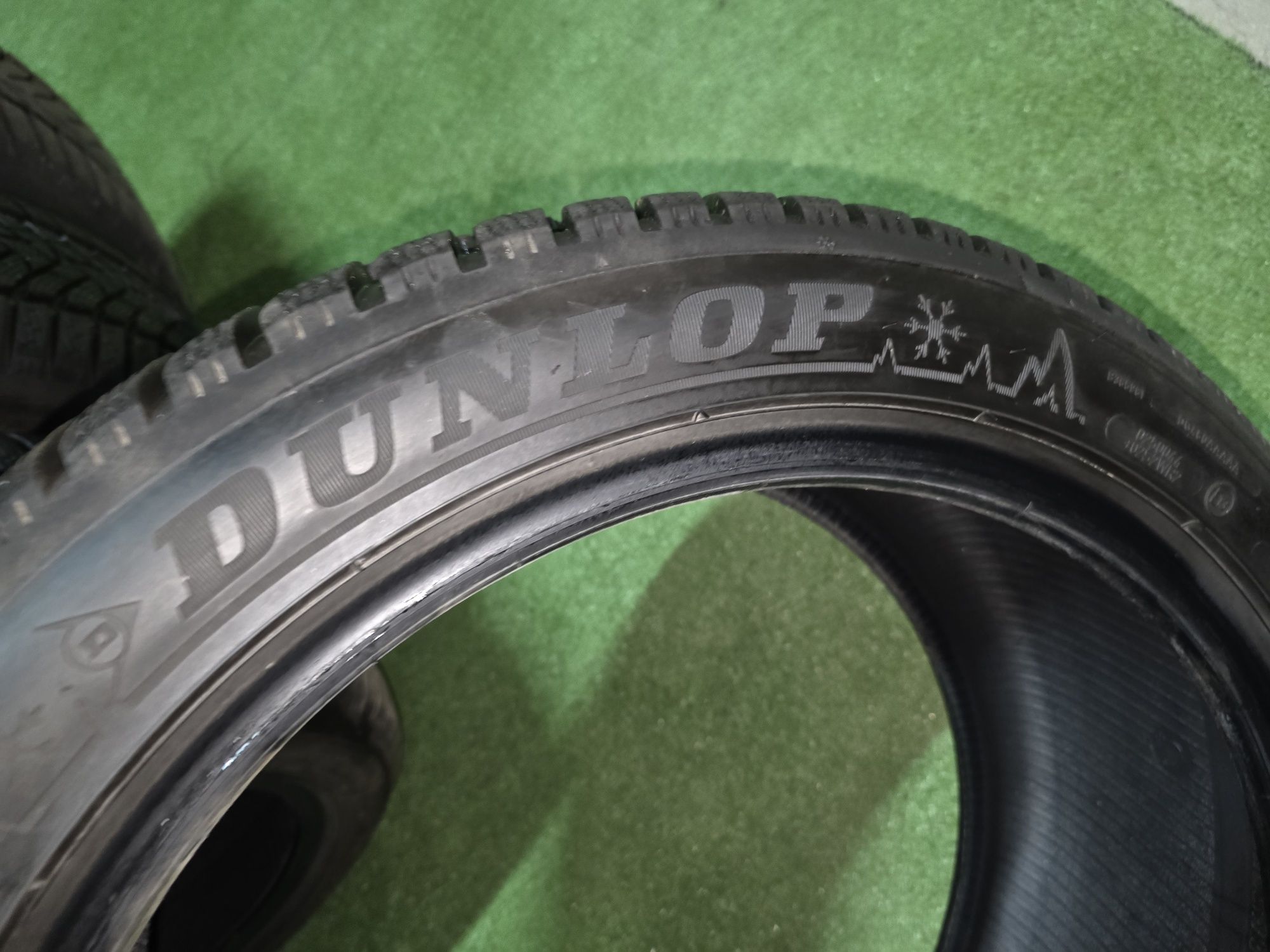 Sprzedam opony zimowe Dunlop  235/45R18 jak nowe