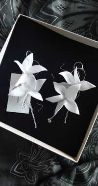 Kolczyki białe ślubne kwiaty szał