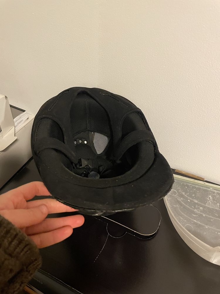 Kask jeździecki czarny