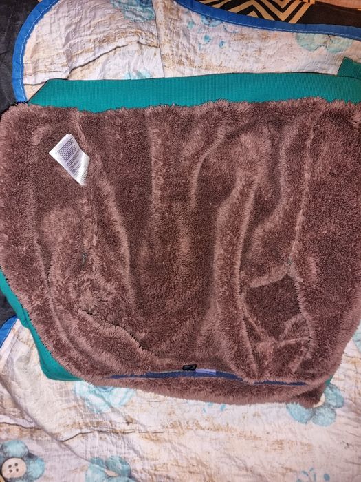Kurtka na zamek, podszyta futerkiem. Cieplutka.