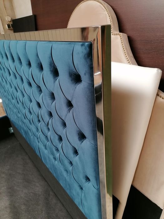 Łóżko tapicerowane pikowane ramka chrom sypialnia Chesterfield