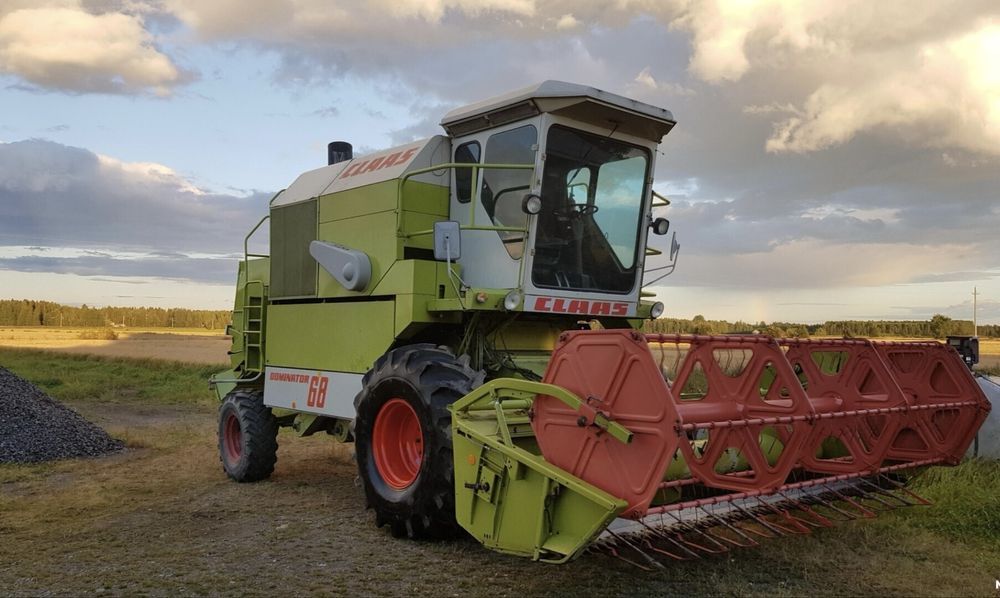 Комбайни зернозбиральний Claas Dominator 68
