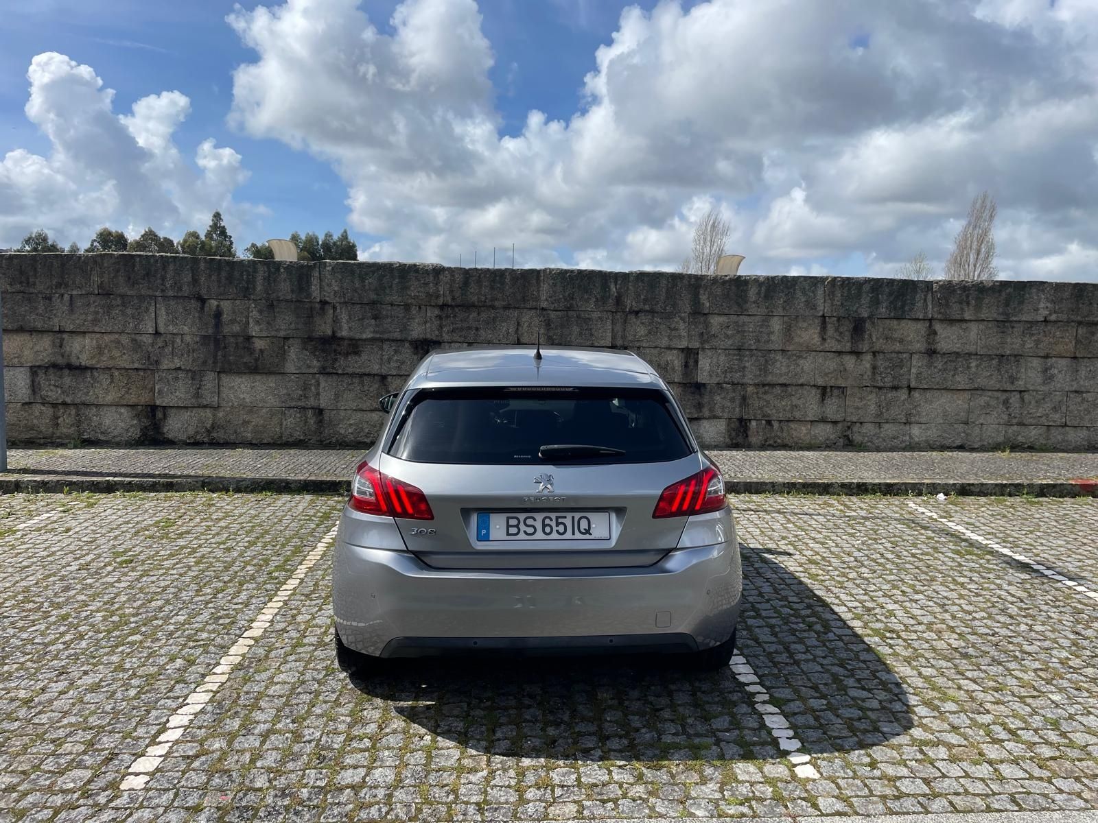 Peugeot 308 1.6 BlueHDi J17 Allure (desde 160€/mês)