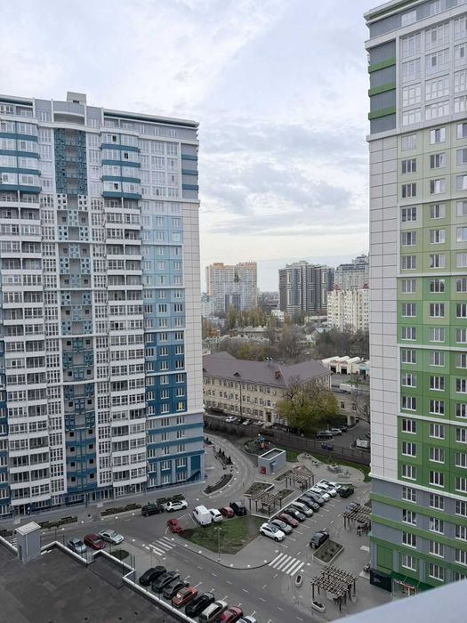 Срочно!!! Продам  квартиру в ЖК Четыре сезона