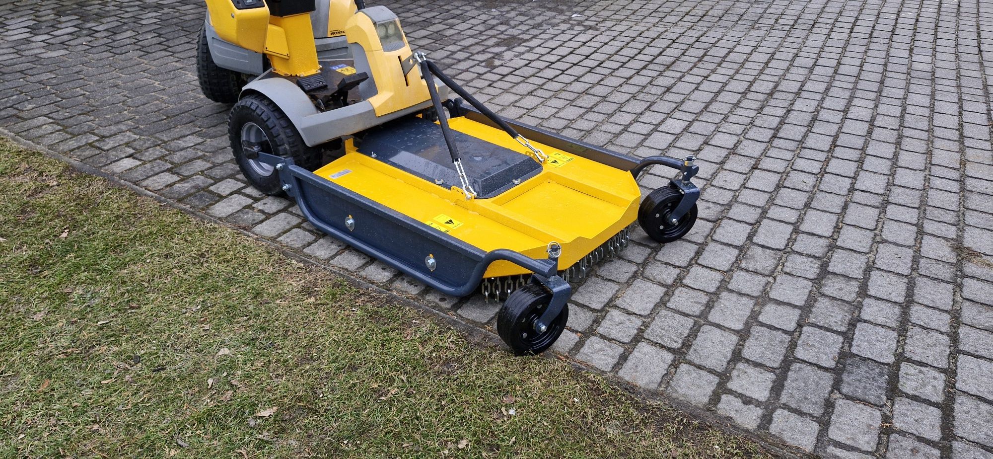 Stiga park kosisko agregat karczujacy mulczujący do krzaków trawy drze