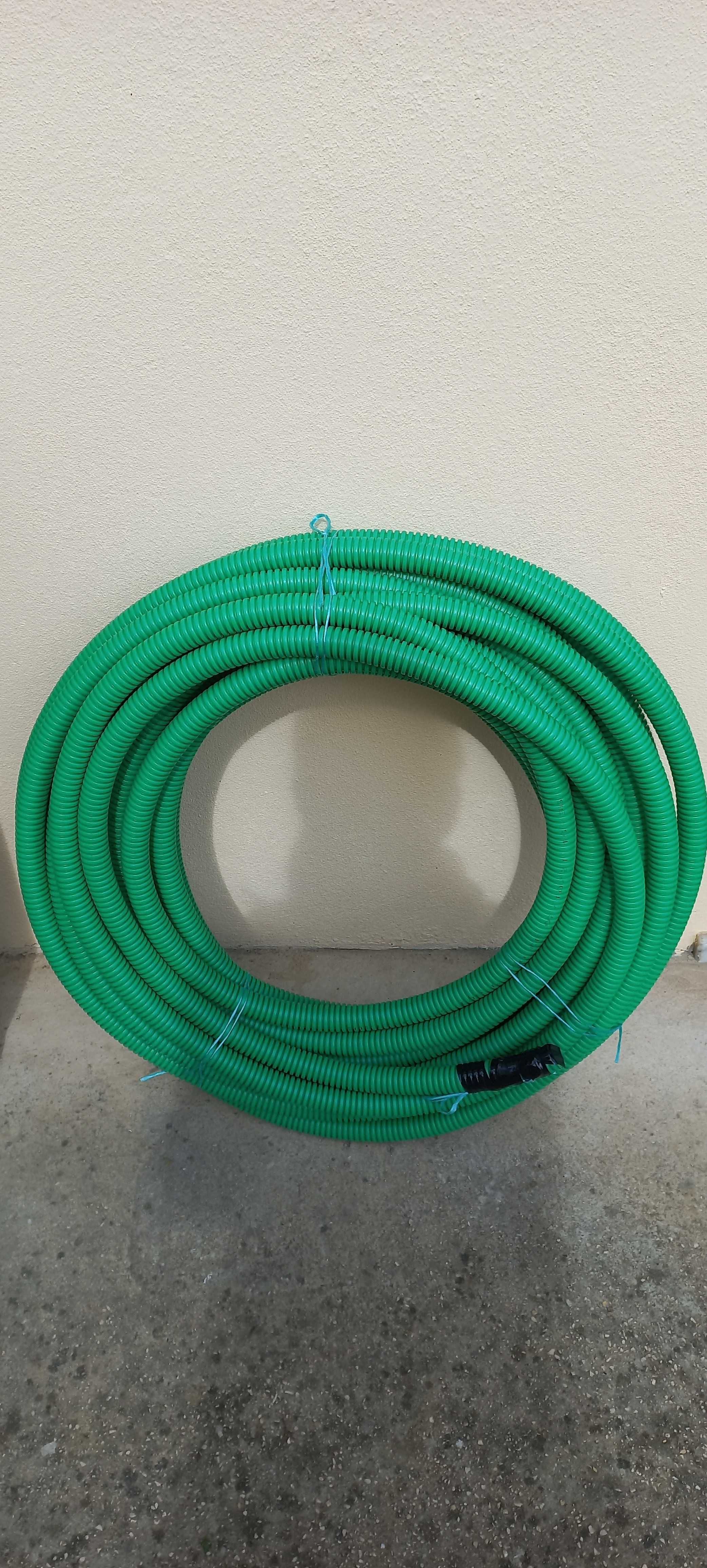 Tubo corrugado de dupla parede  verde