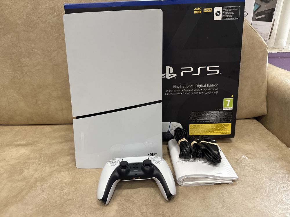 Sony PlayStation 5 CFI-2016 z grami