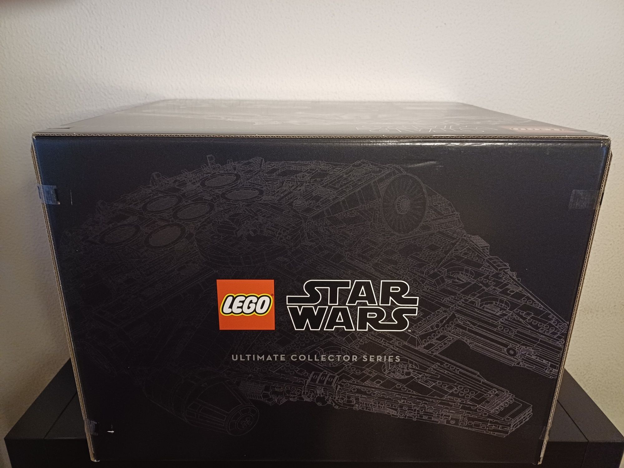 LEGO Millennium Falcon UCS caixa vazia