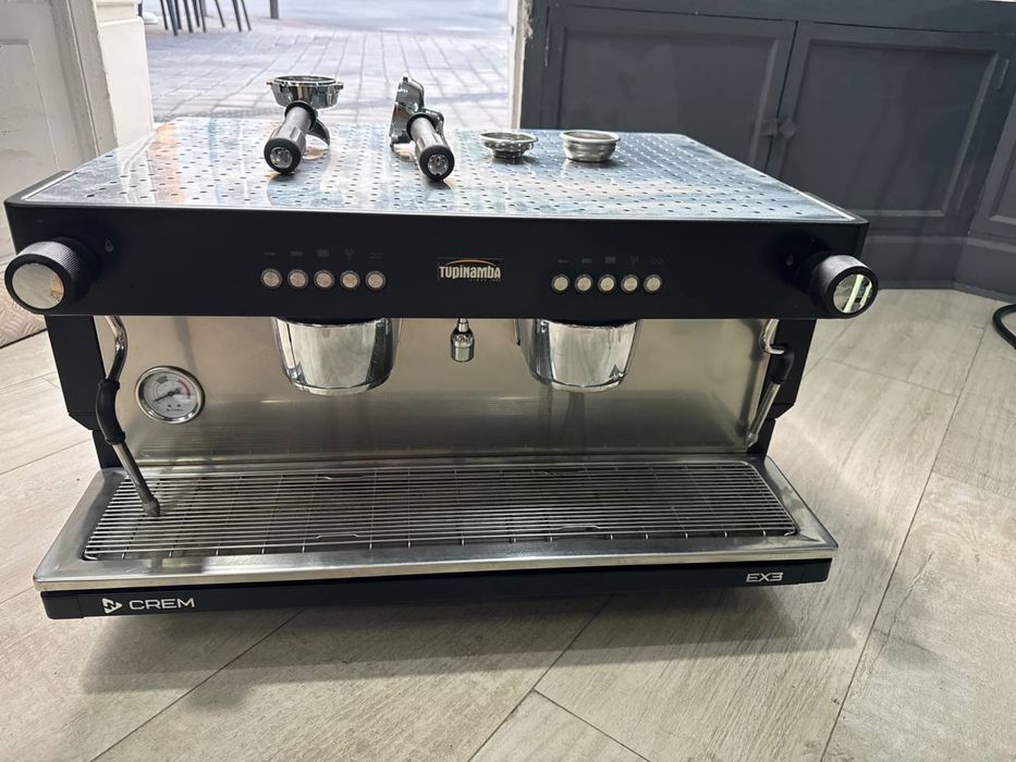 Продам кавоварку , майже нова 2024 рік крутіше за всі спазіалі)