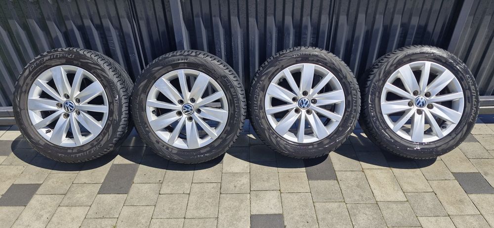 Диски Volkswagen  з літніми шинами