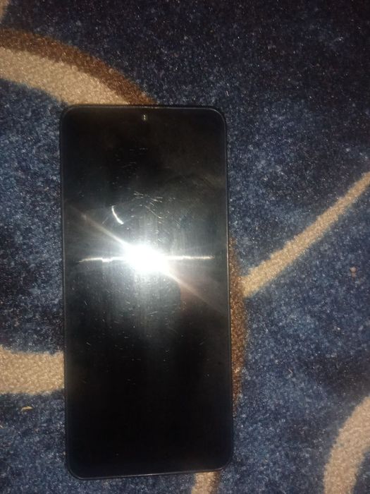 Продаю телефон ПОКО с75 стан не дужу пару царапин