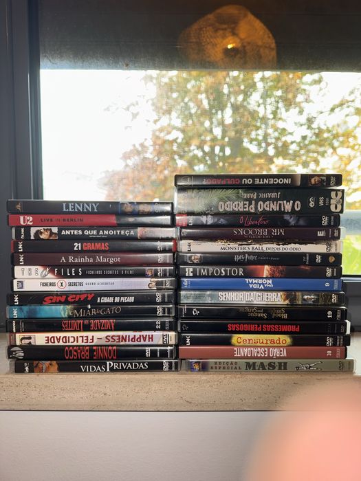 Lote de 26 Dvds + VHS jurassic park II (vendo apenas o conjunto)