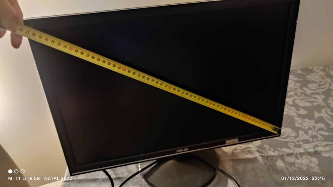 Monitor Asus 57cm