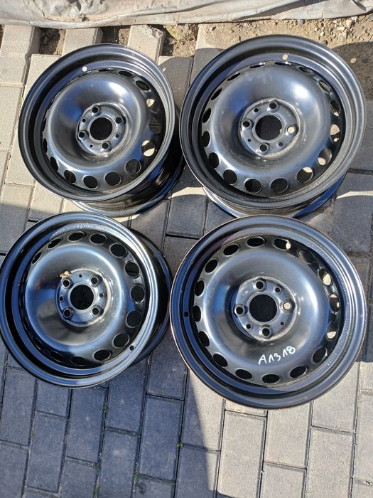 A1318. FIAT 5,5 x 14 ET35 rozstaw 4x98 felgi stalowe
