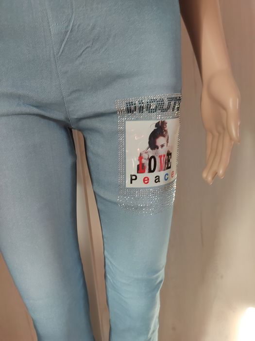 Legginsy damskie firmy Eleuek roz L, jasnoniebieski  z aplikacją i cek