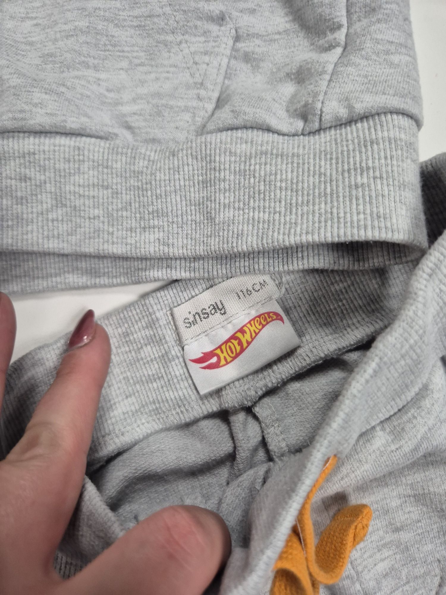 Dres chlopiecy Hot Wheels Sinsay rozmiar 122