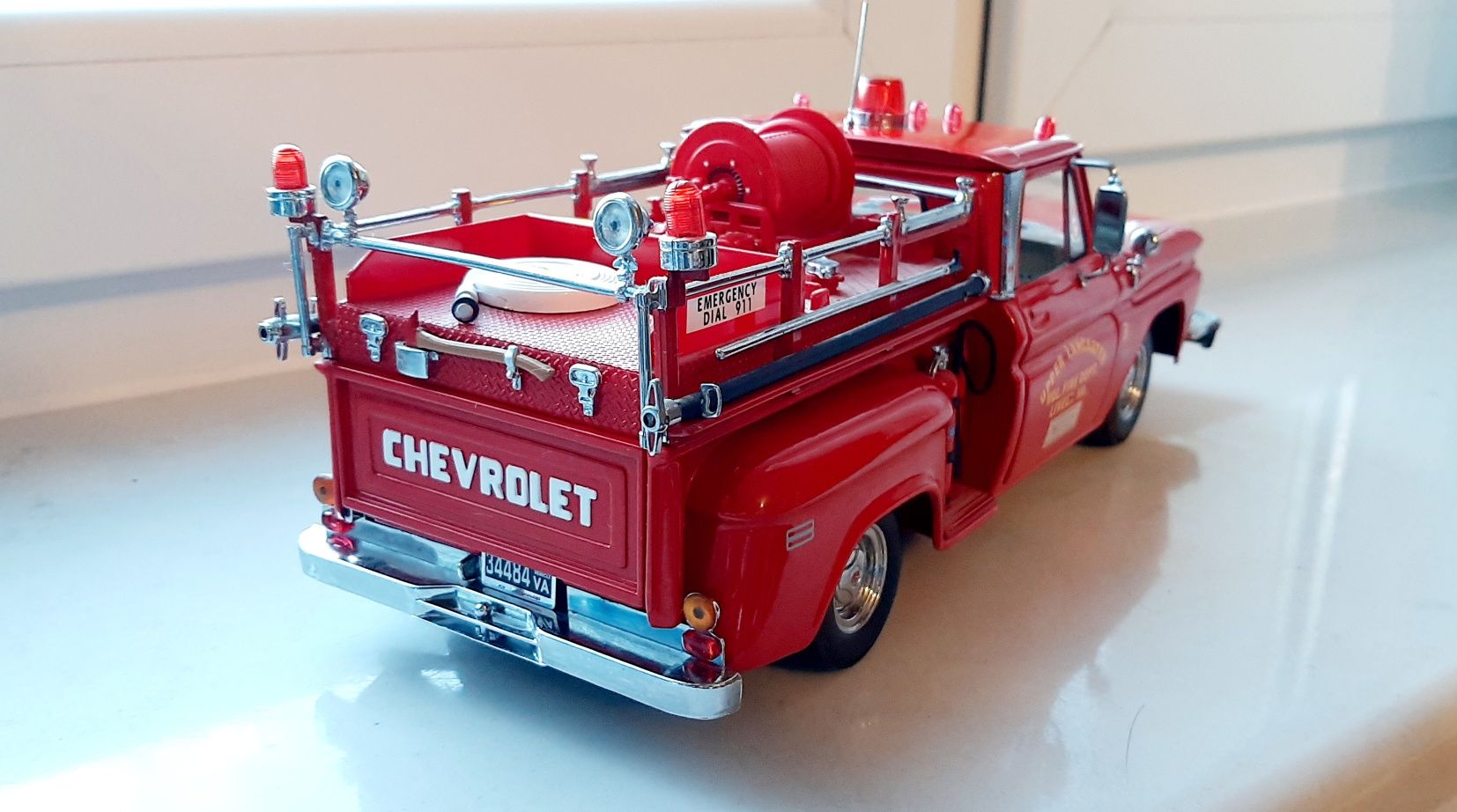 CHEVROLET C-20 Fire Truck 1965 !! Straż pożarna !! model 1:18