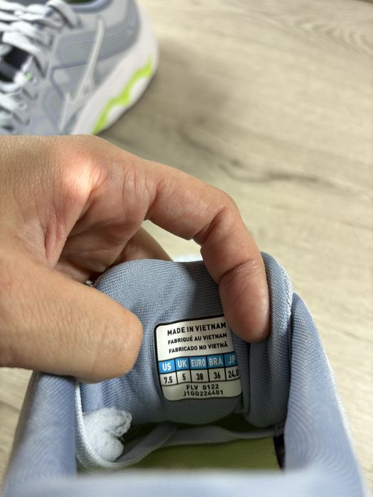 Mizuno Wave Inspire 18 жіночі кросівки в зал 38 розмір