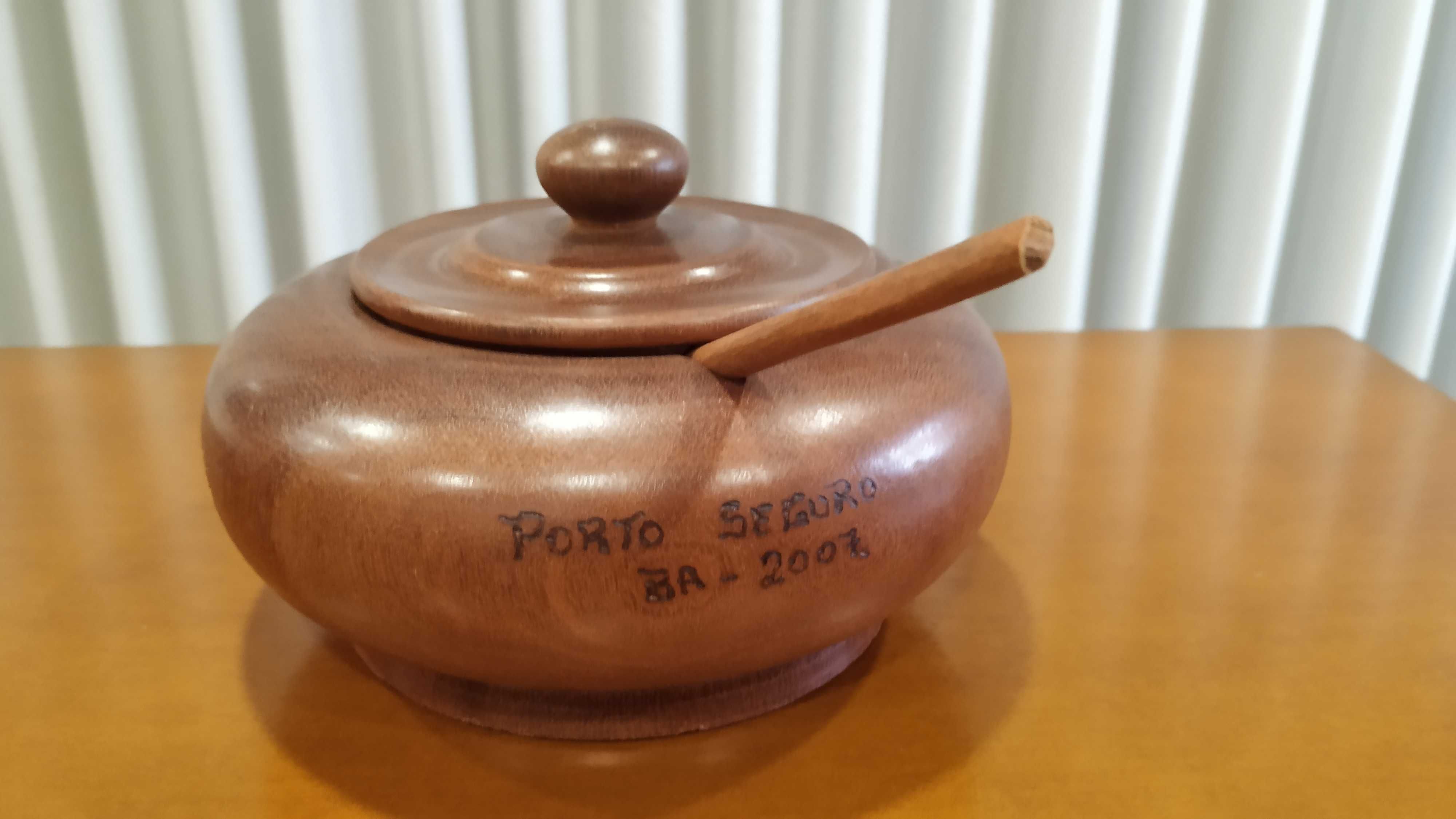 Peça decorativa em madeira