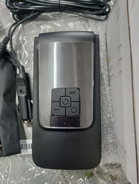 Samochodowy kompresor pompka elektryczna do pompowania kół