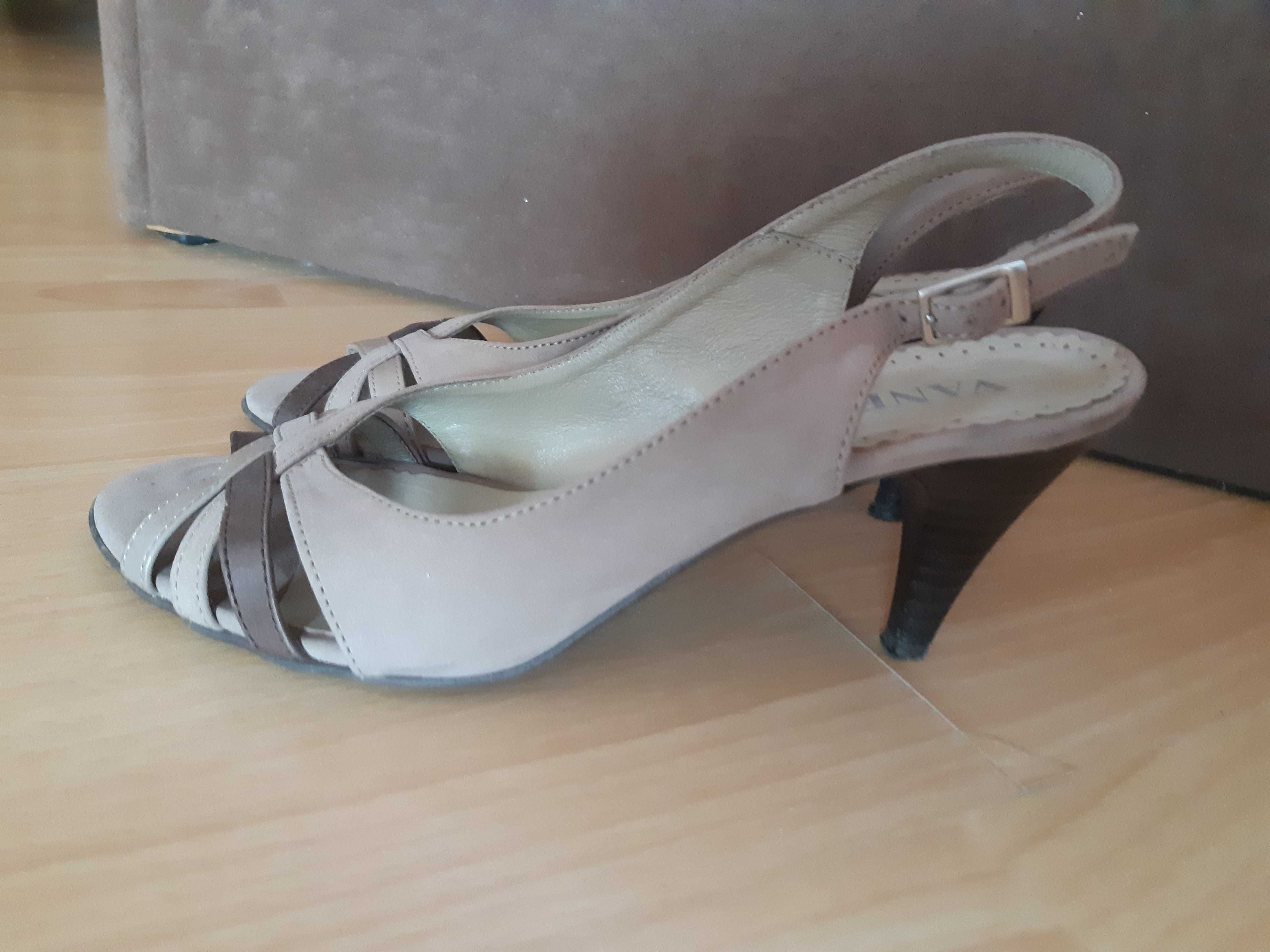 Buty z odkrytą piętą, skórzane r. 38