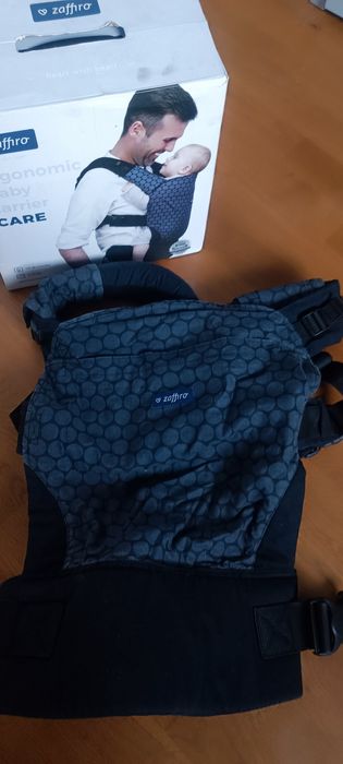 Nosidło ergonomiczne Zaffiro Care + wkładka niemowlęca czarne grochy