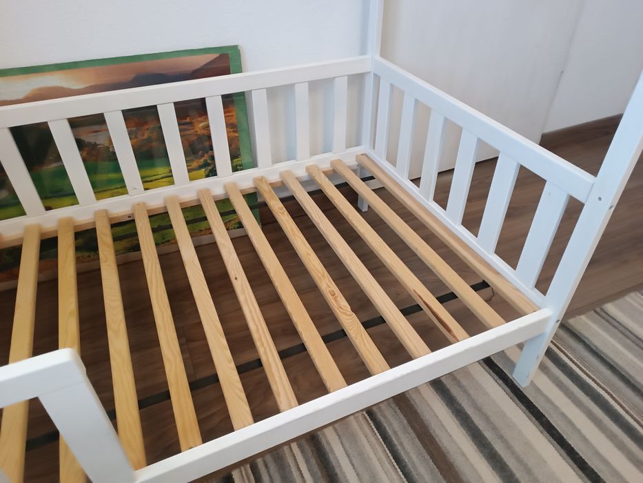 Łóżeczko dziecięce domek biale