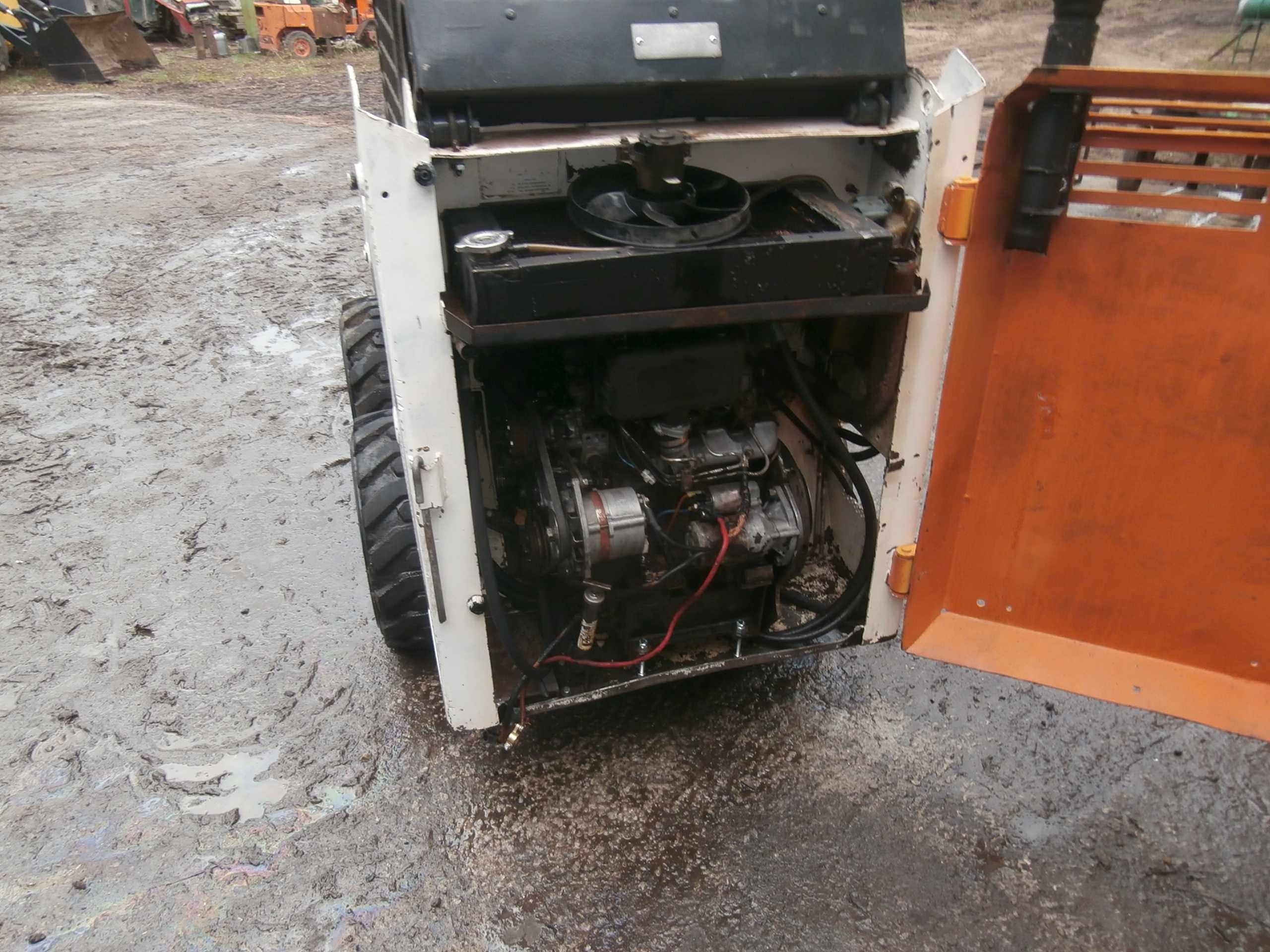 Mini ładowarka bobcat 443